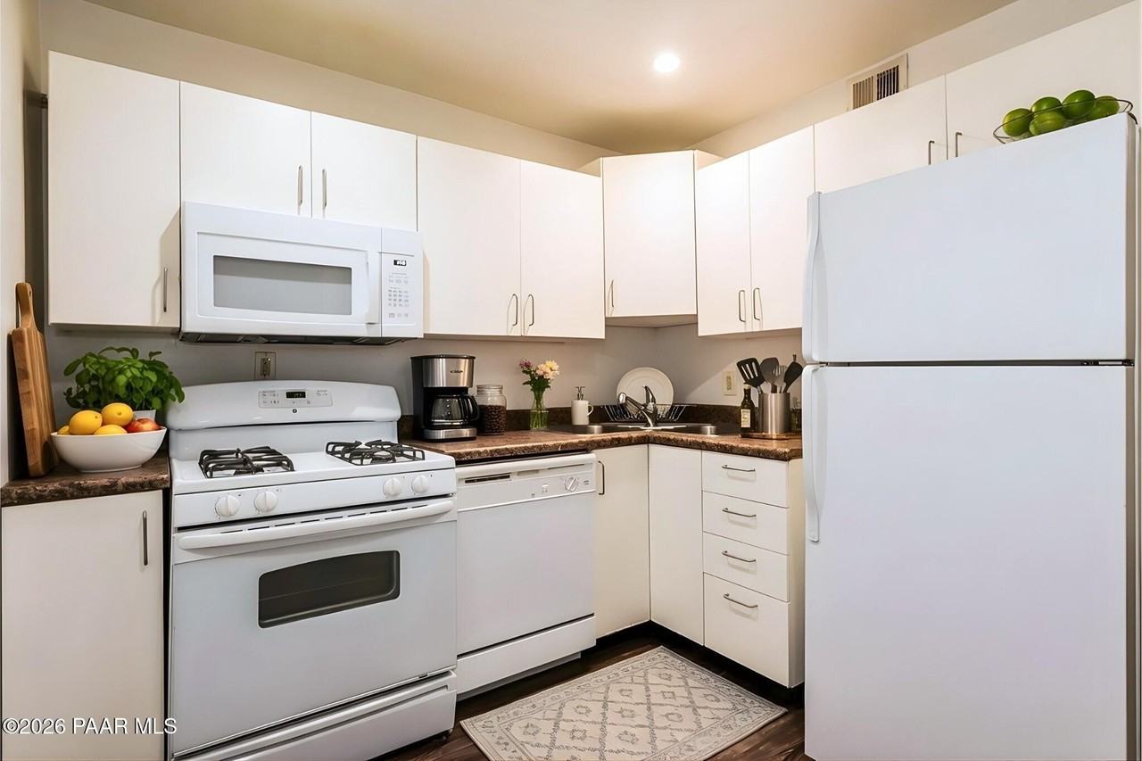 770 N Dodge Blvd - Photo 7 of 13