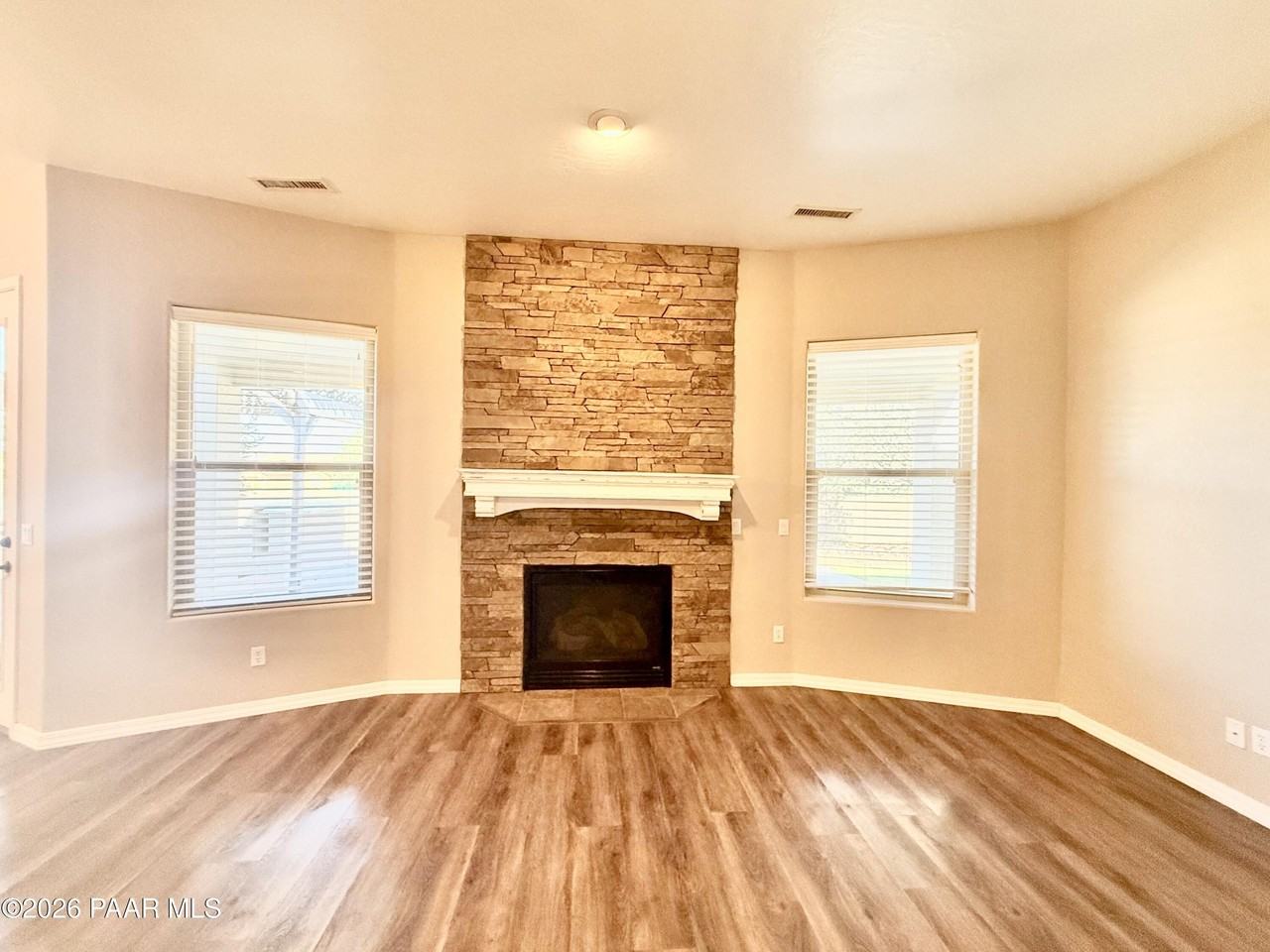 7861 N Rambling Ln - Photo 4 of 20