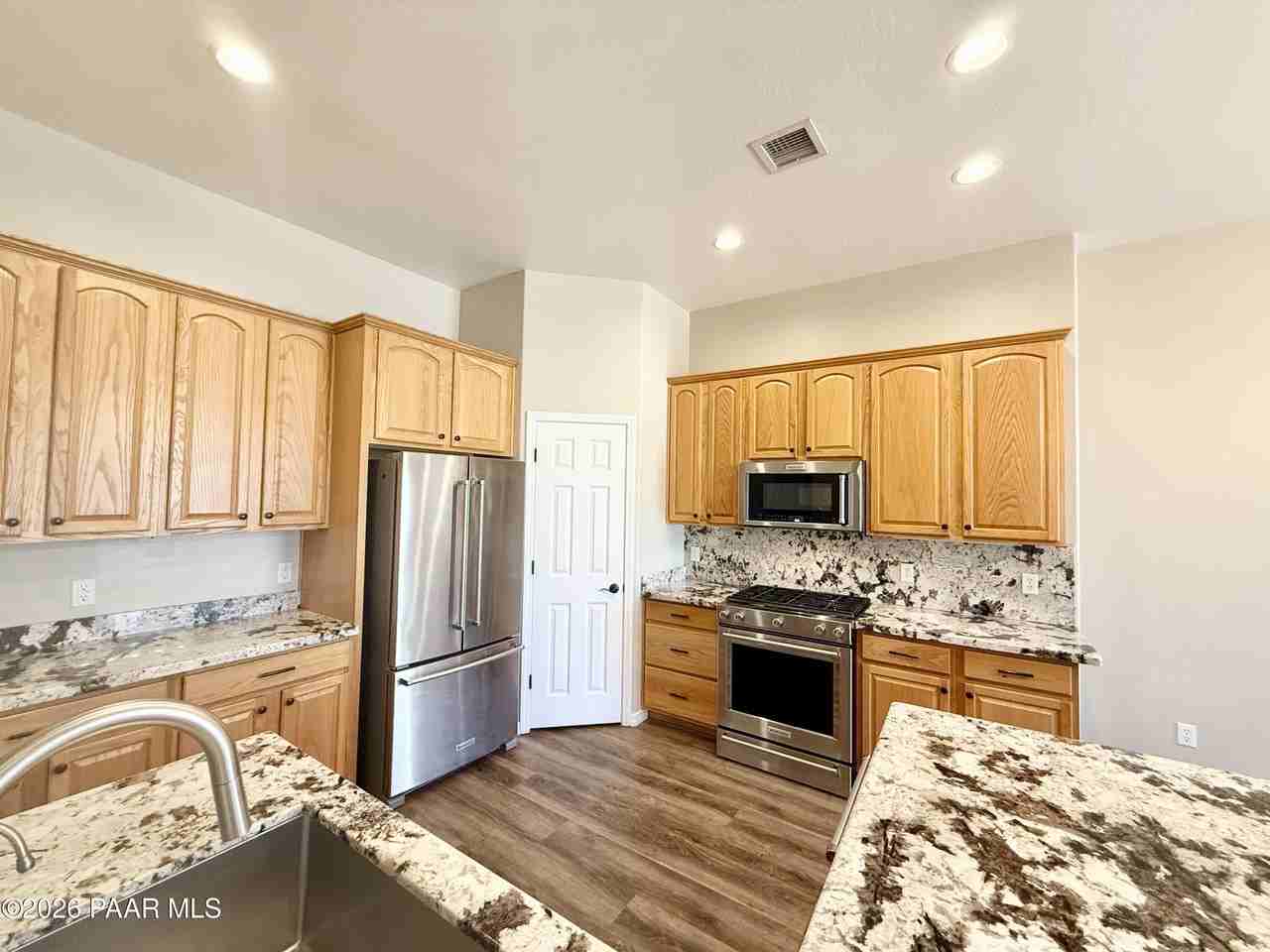 7861 N Rambling Ln - Photo 6 of 20