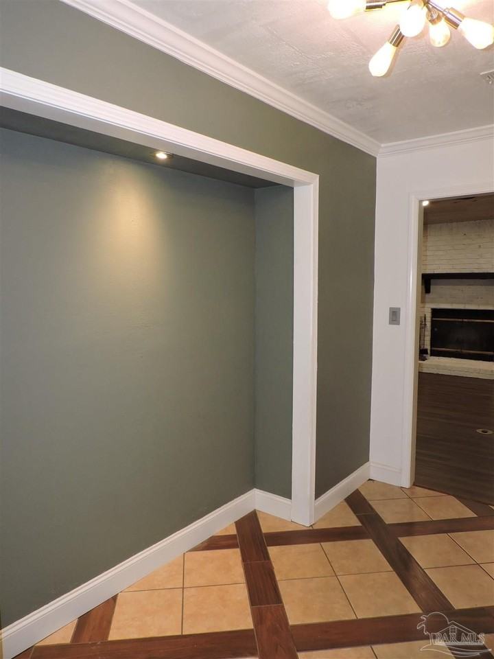 3223 Windmill Cir - Photo 4 of 28