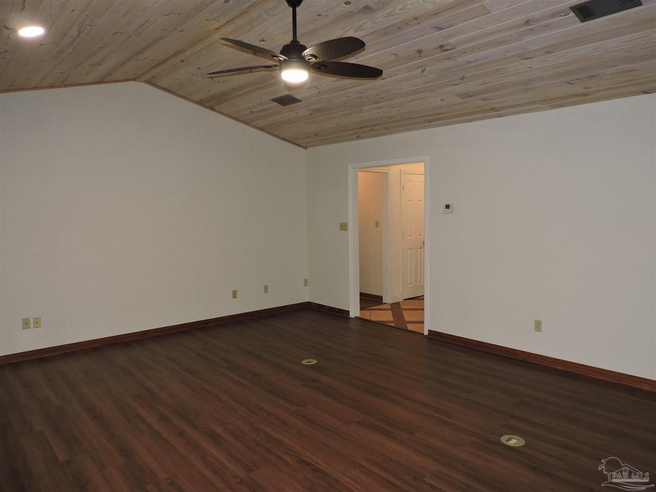 3223 Windmill Cir - Photo 7 of 28