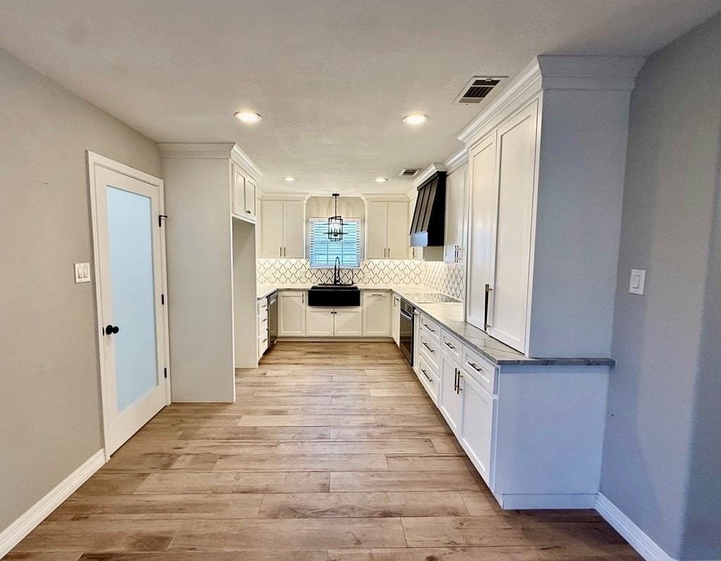 3900 Douglas Ave - Photo 5 of 24