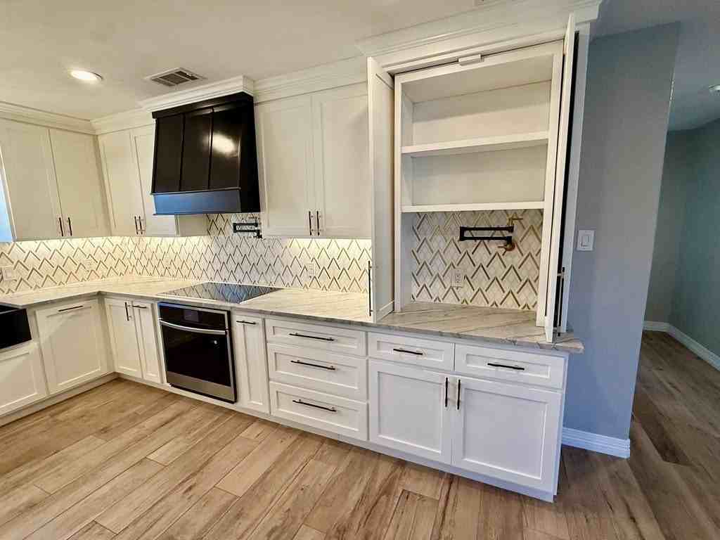 3900 Douglas Ave - Photo 6 of 24