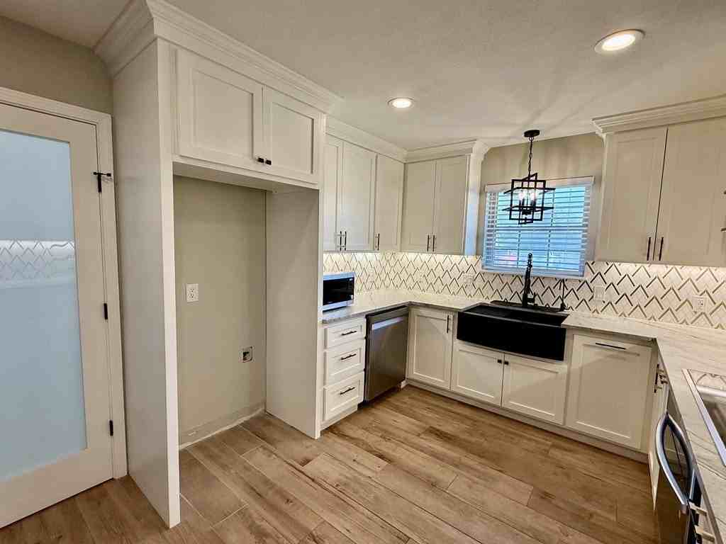 3900 Douglas Ave - Photo 7 of 24