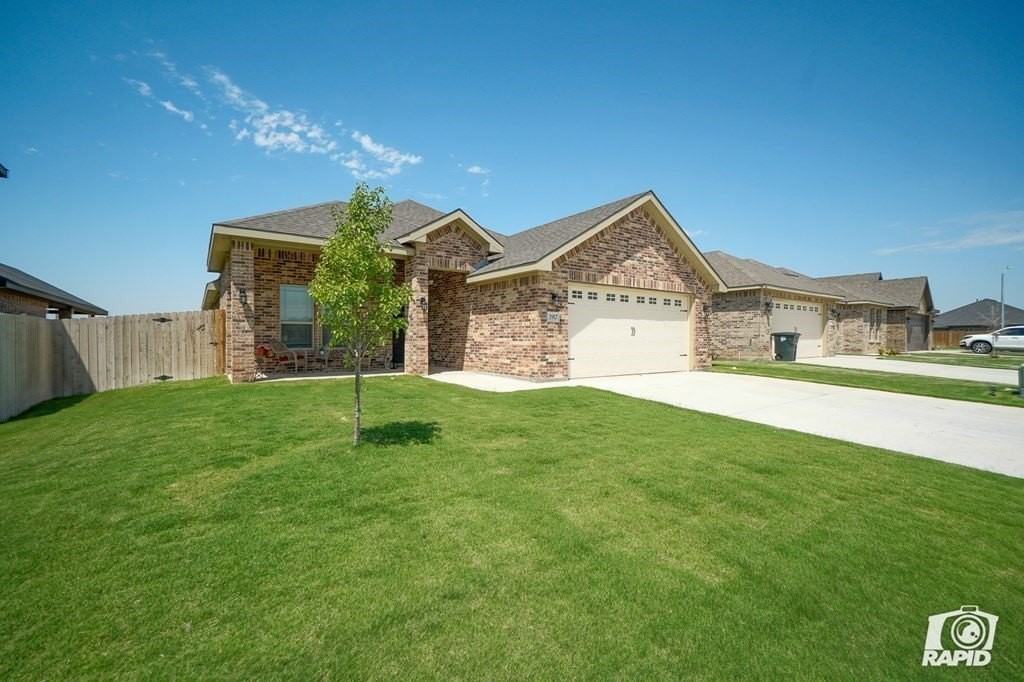 3917 Yorkshire Dr - Photo 4 of 33