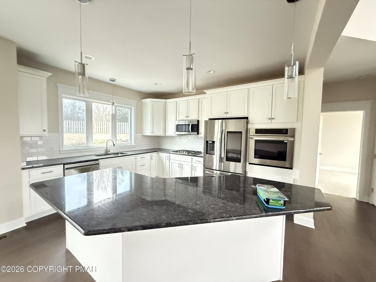 584 Westlake Dr - Photo 3 of 31