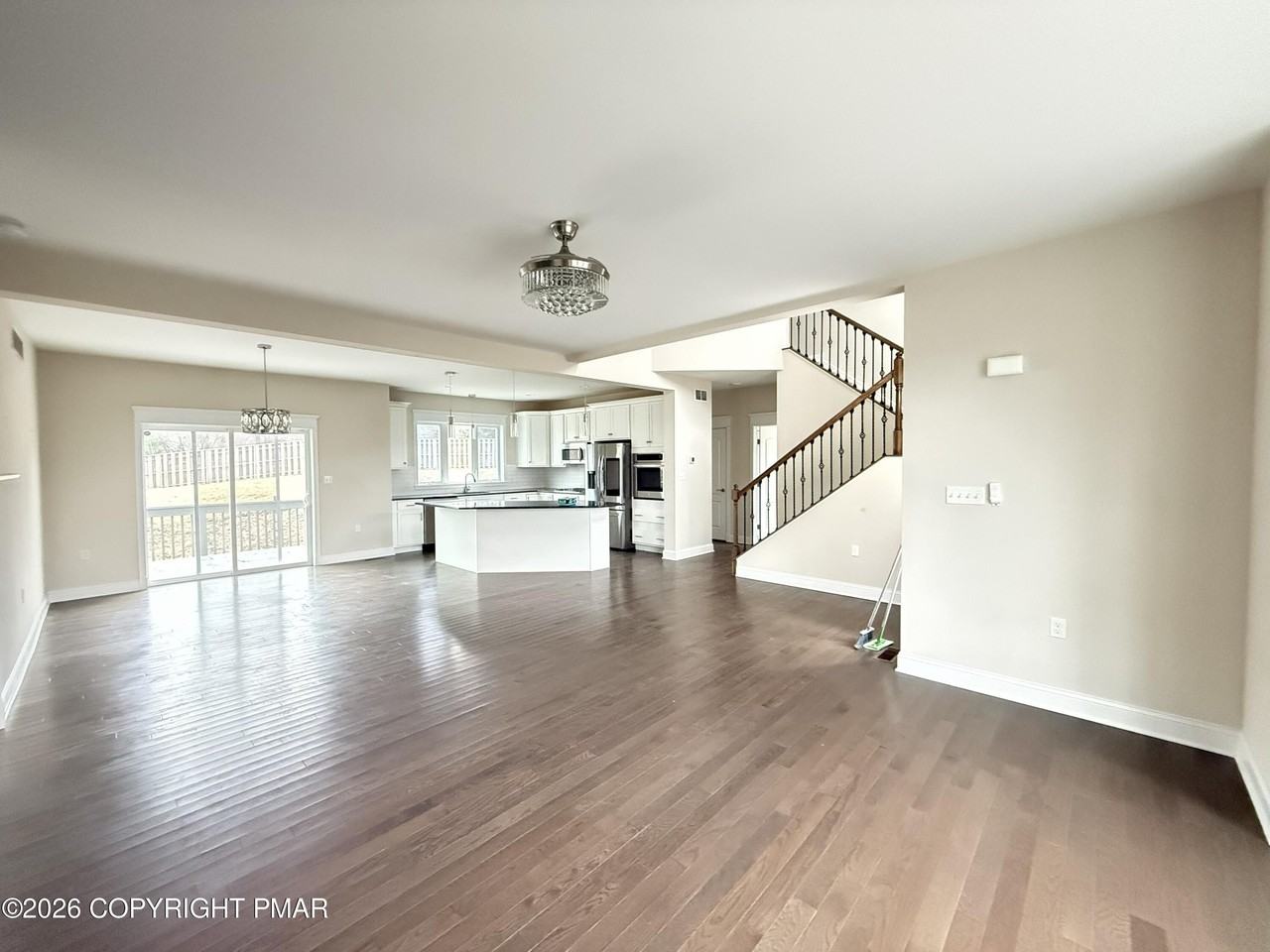 584 Westlake Dr - Photo 5 of 31