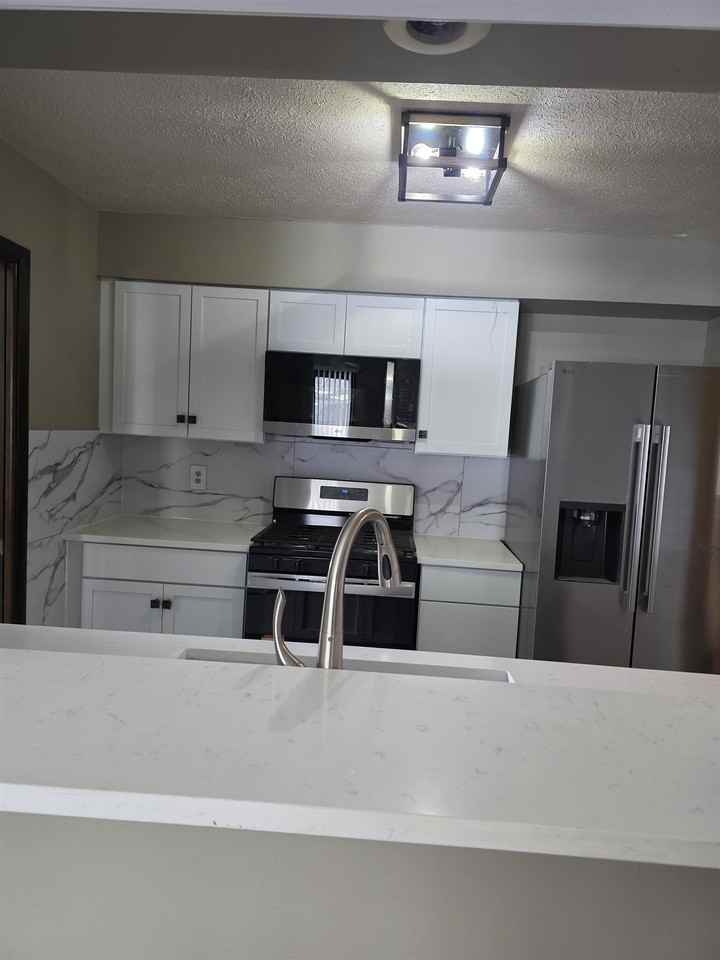 809 Nassau Pkwy - Photo 4 of 21