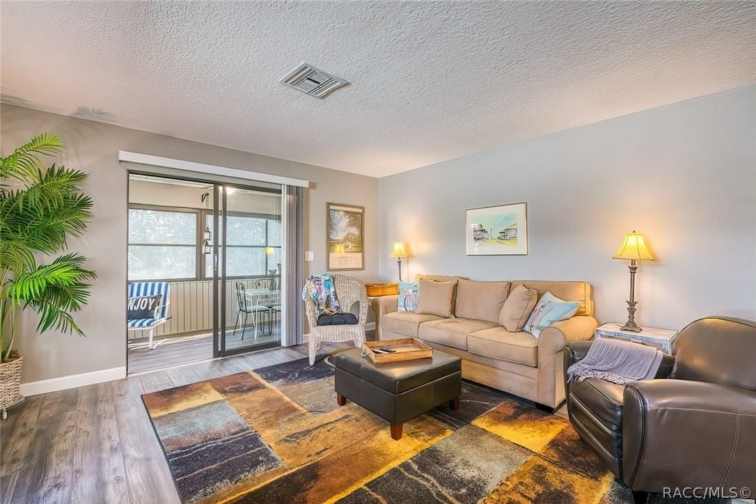 23 Dogwood Dr - Photo 5 of 46