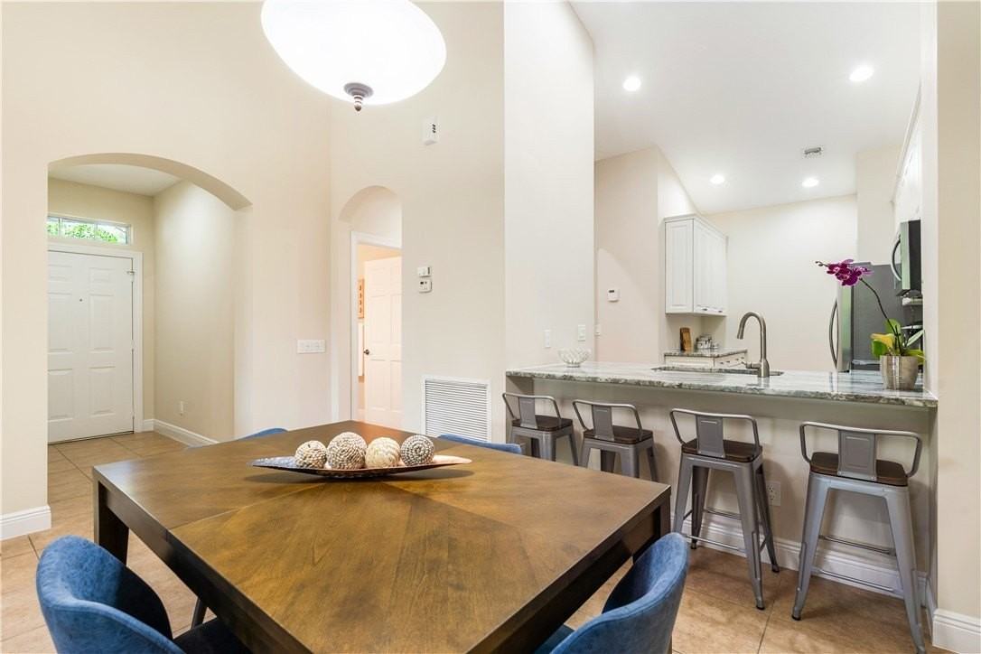 4325 Cross Ct - Photo 3 of 36