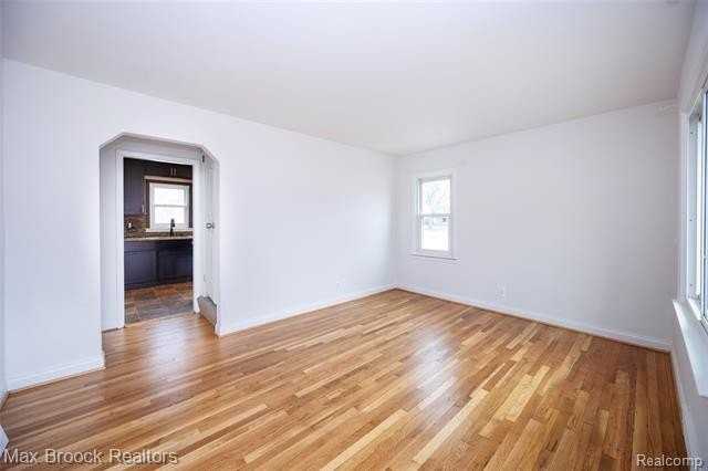 1621 Whitcomb Ave - Photo 3 of 49