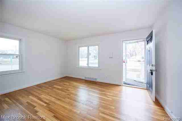 1621 Whitcomb Ave - Photo 4 of 49