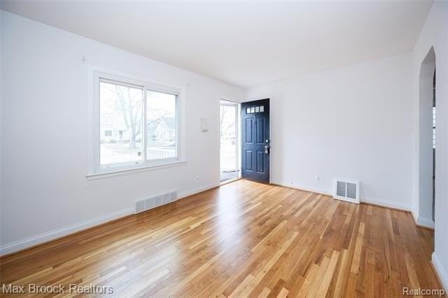 1621 Whitcomb Ave - Photo 5 of 49