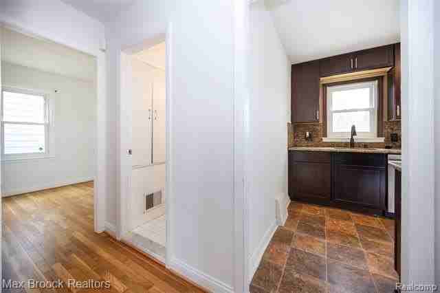1621 Whitcomb Ave - Photo 6 of 49