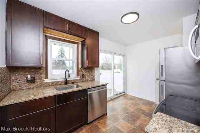 1621 Whitcomb Ave - Photo 7 of 49