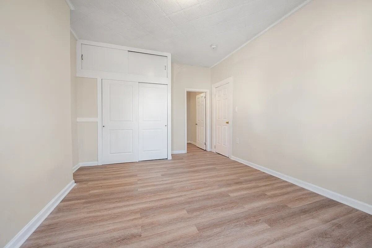 308 E 8th St #1 - Photo 3 of 11