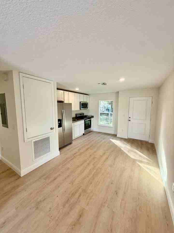 505 N 27th St - Photo 3 of 9