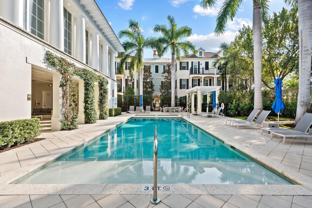 135 N Cannery Row Cir - Photo 3 of 45