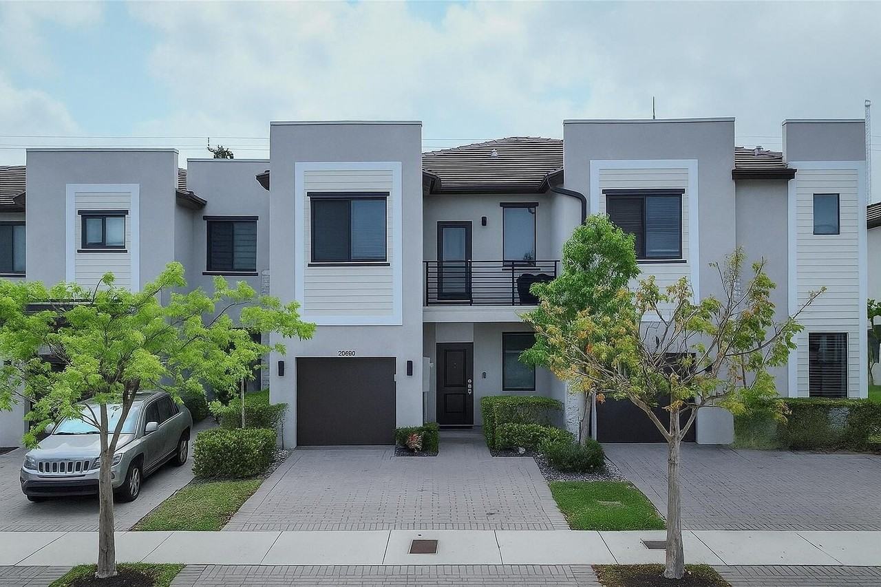 20600 Ne 2nd Ct