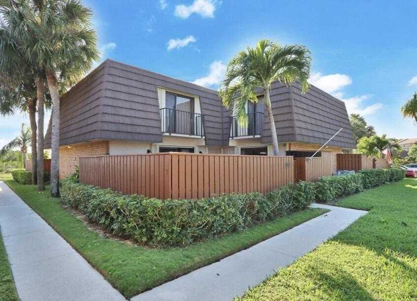 2117 21st Ct - Photo 2 of 10