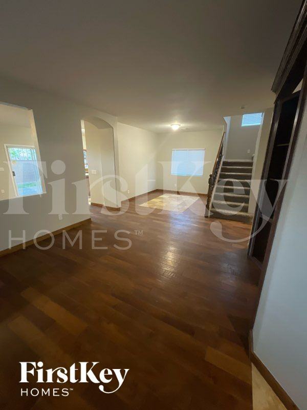 1008 Oceanwood Ave - Photo 2 of 13