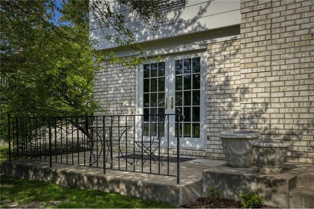 5721 Londonderry Rd - Photo 4 of 50