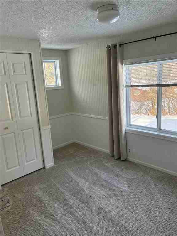 8102 Oakwood Ave Ne - Photo 4 of 9