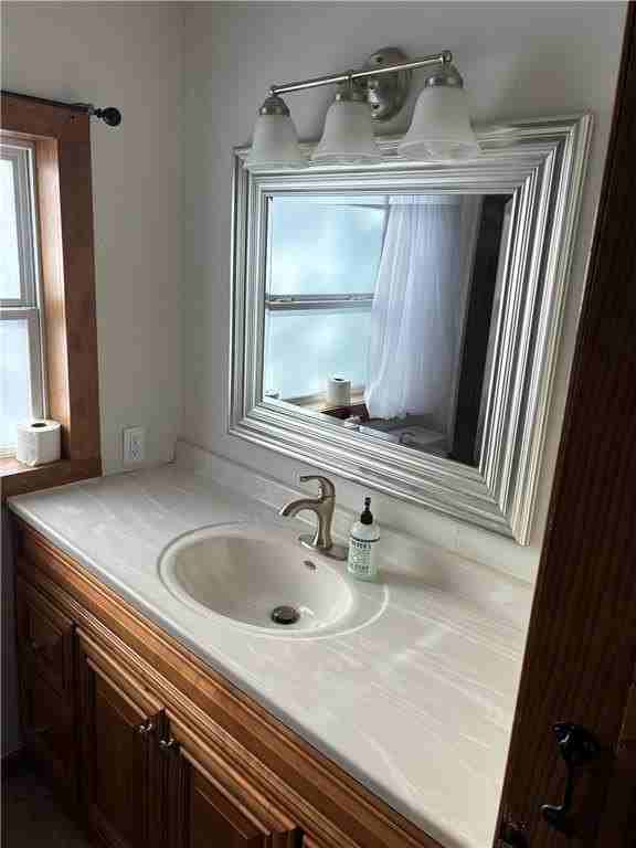 8102 Oakwood Ave Ne - Photo 7 of 9