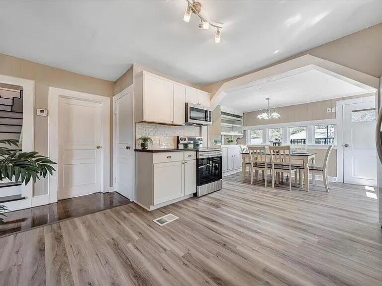 1735 20th St Ne - Photo 5 of 14