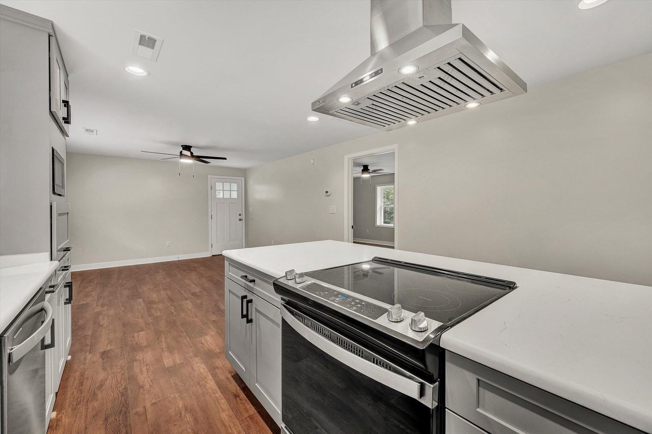 251 Meadow Branch Rd - Photo 5 of 34