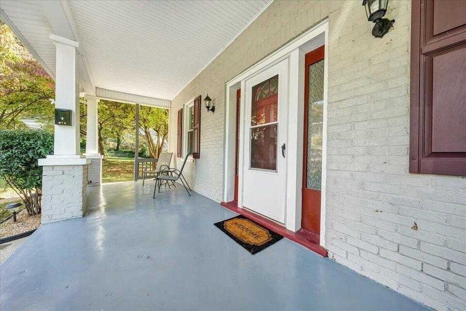 1205 15th St Se - Photo 2 of 36