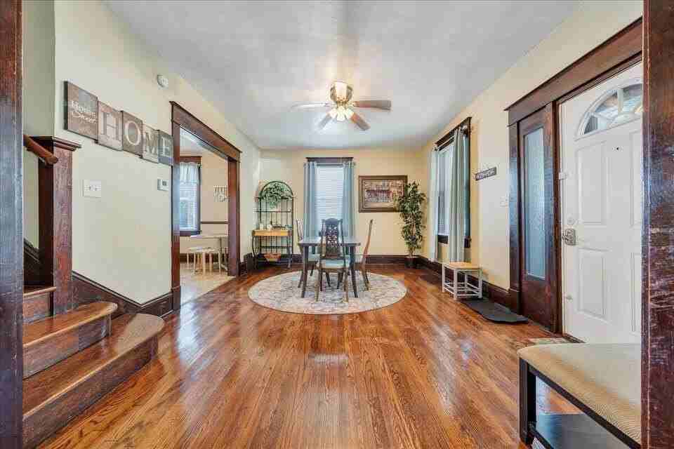 1205 15th St Se - Photo 3 of 36