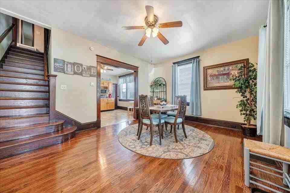 1205 15th St Se - Photo 4 of 36