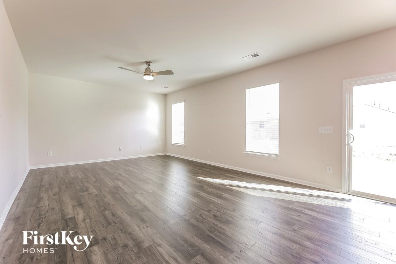 1303 Eagledale Pl - Photo 3 of 16