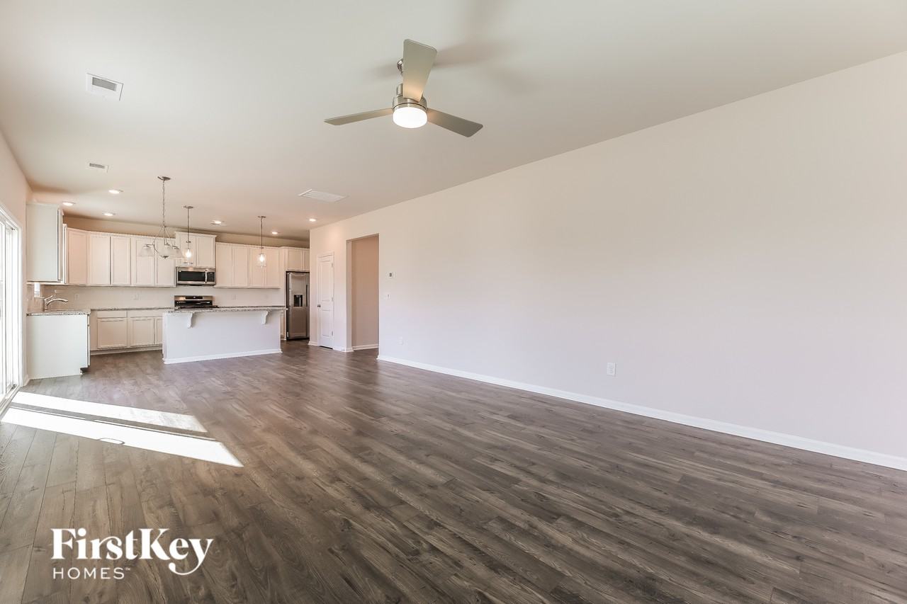 1303 Eagledale Pl - Photo 4 of 16