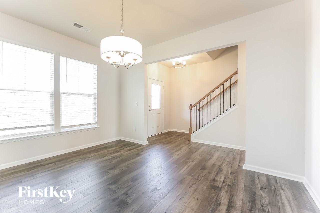 1303 Eagledale Pl - Photo 5 of 16