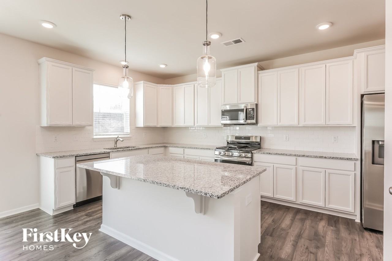 1303 Eagledale Pl - Photo 6 of 16