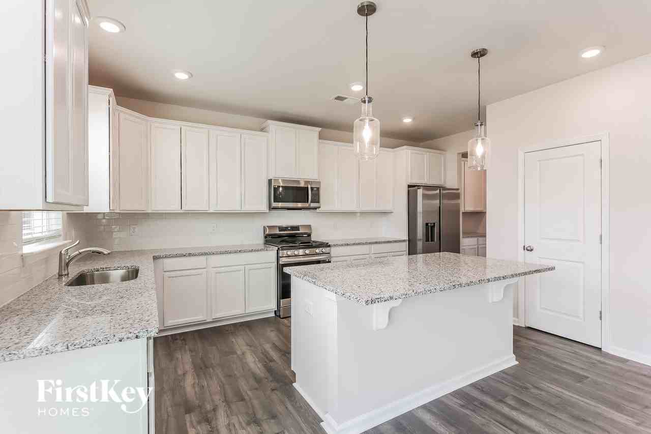 1303 Eagledale Pl - Photo 7 of 16