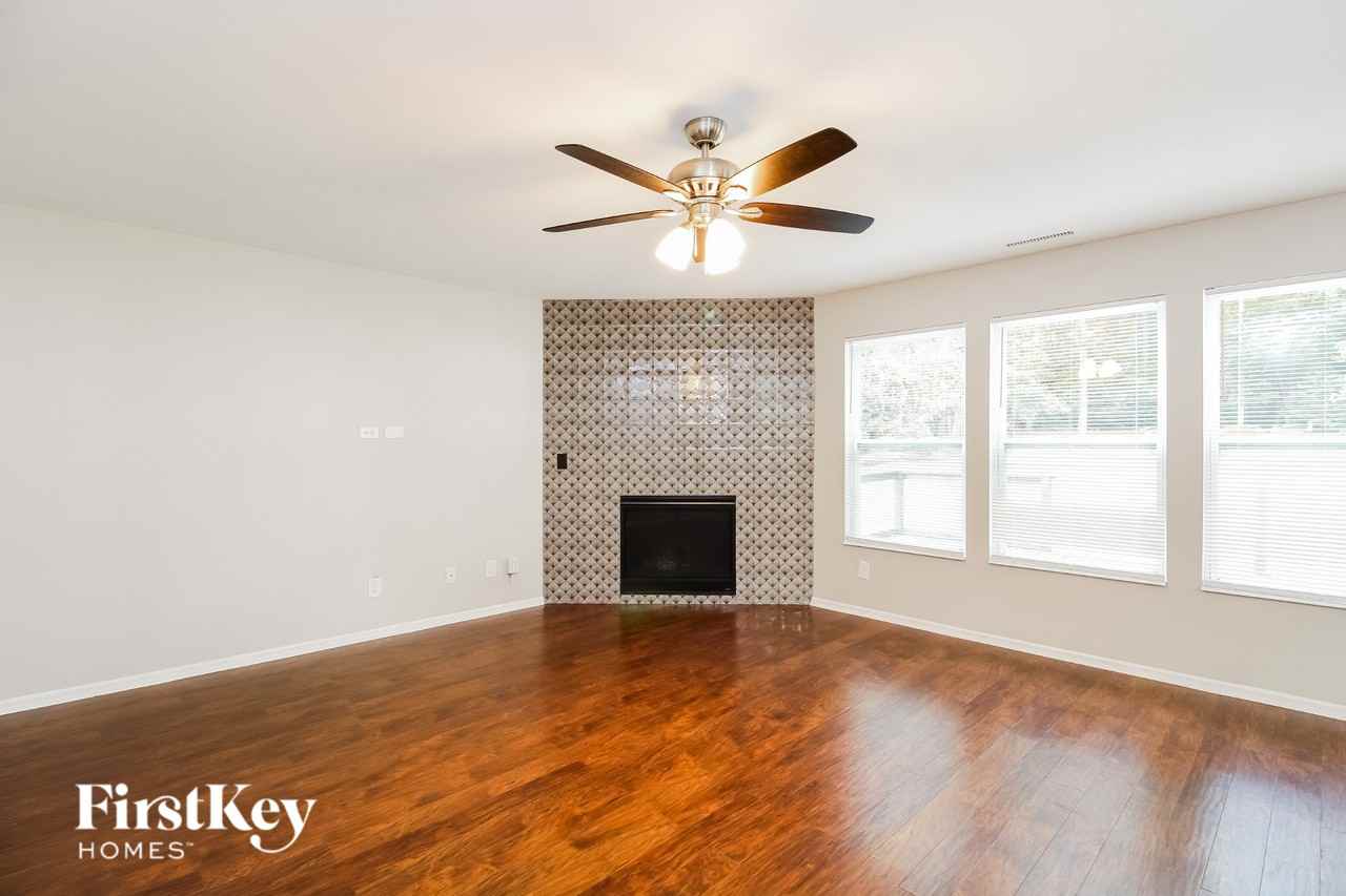 1411 Phifer Luther Ct - Photo 2 of 15