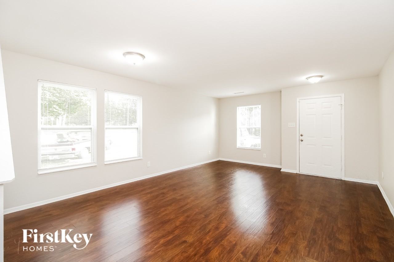 1411 Phifer Luther Ct - Photo 3 of 15