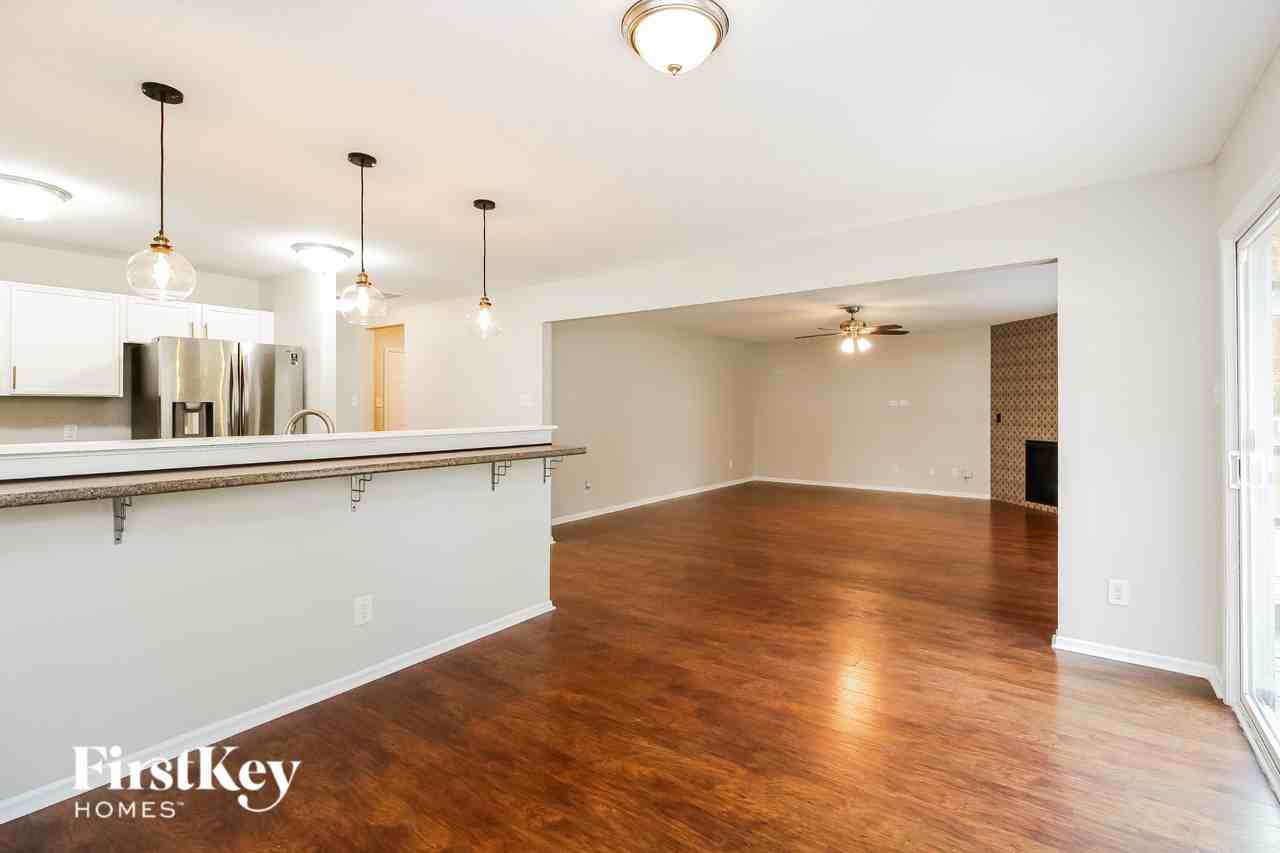 1411 Phifer Luther Ct - Photo 4 of 15