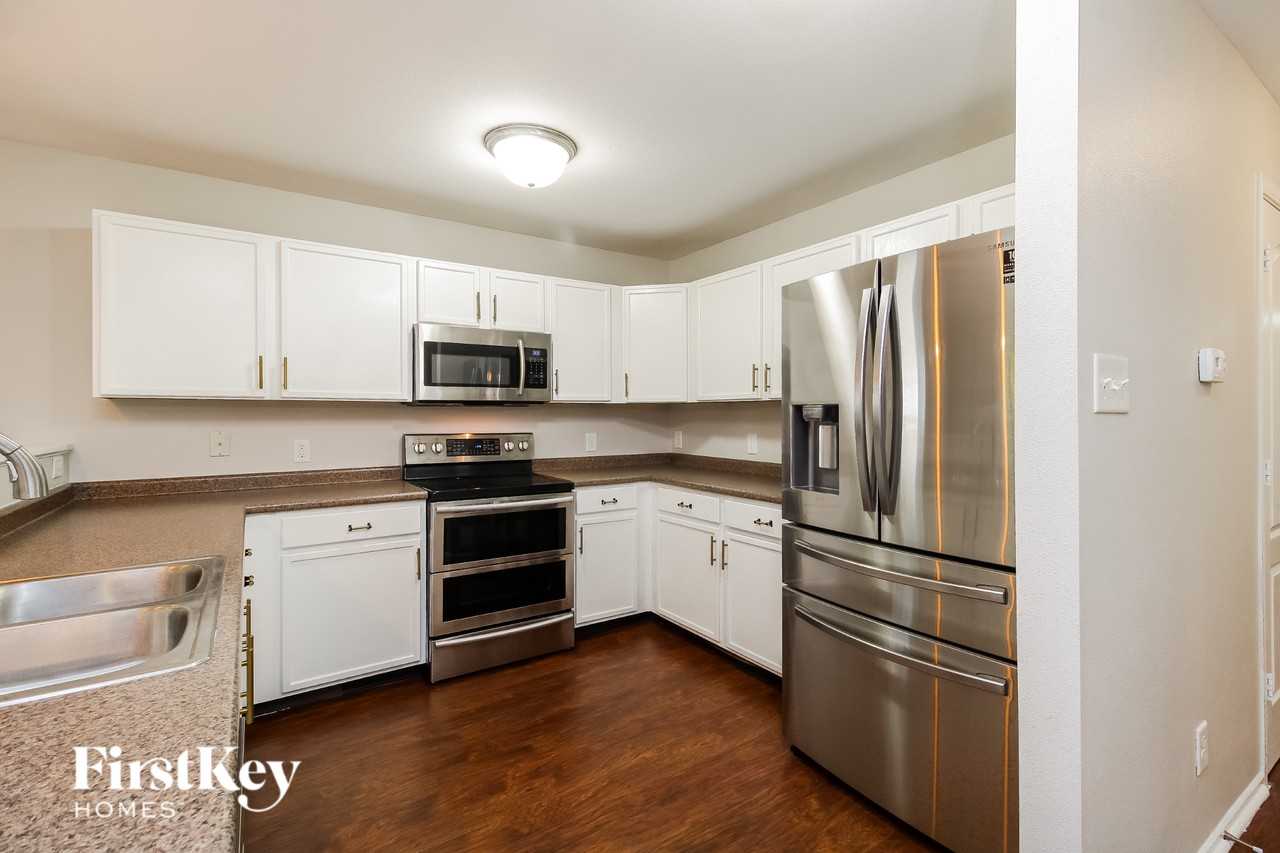 1411 Phifer Luther Ct - Photo 5 of 15