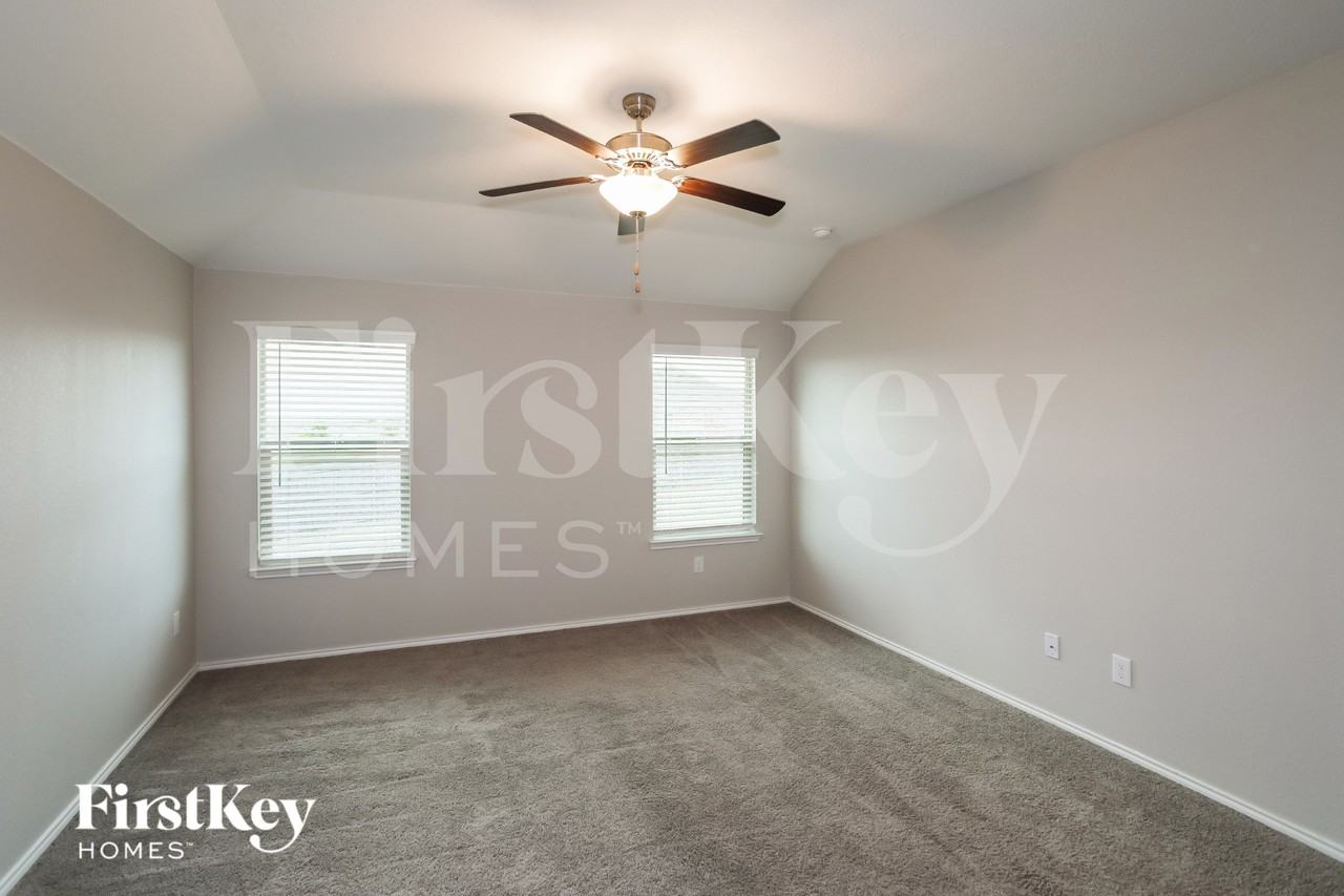 301 Saguaro Dr - Photo 6 of 15