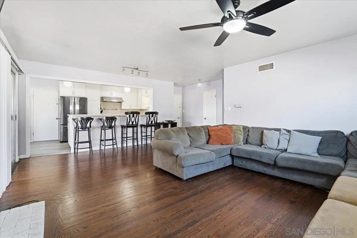 2431 Root St - Photo 4 of 38