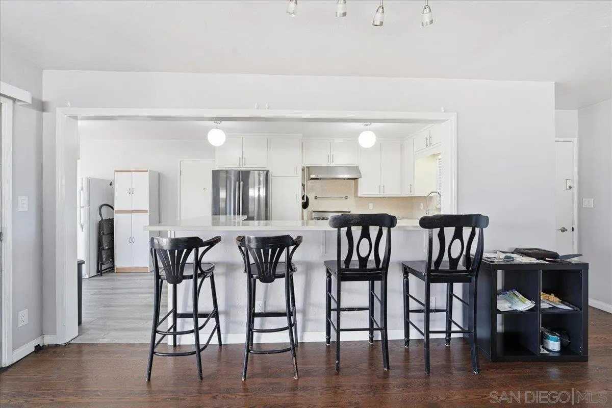 2431 Root St - Photo 5 of 38