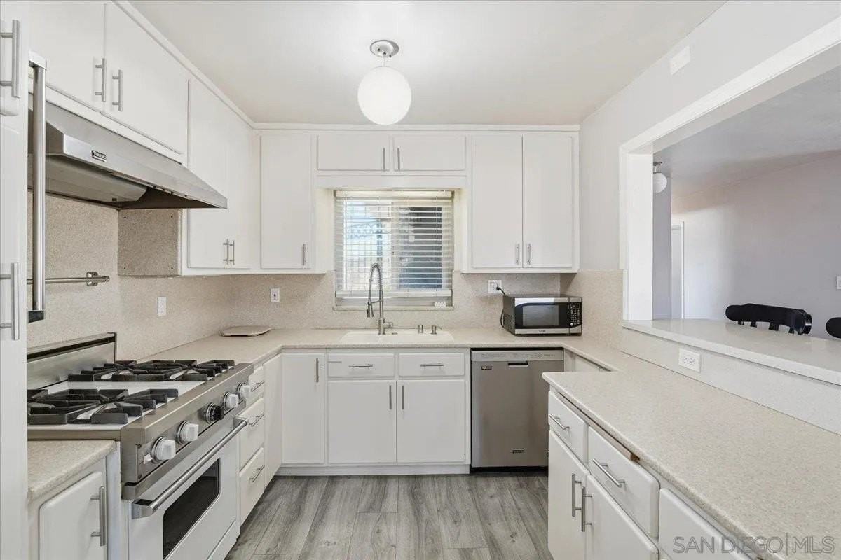 2431 Root St - Photo 6 of 38