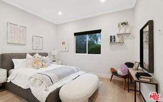 19148 Oxnard St - Photo 5 of 8