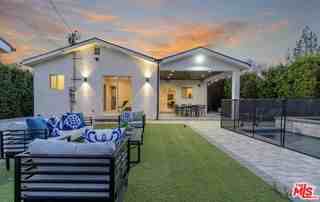 19148 Oxnard St - Photo 6 of 8