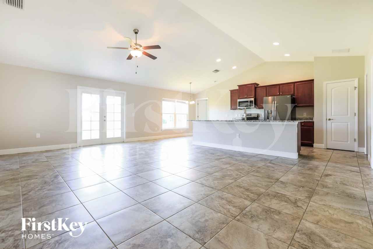 282 Franca St - Photo 2 of 18