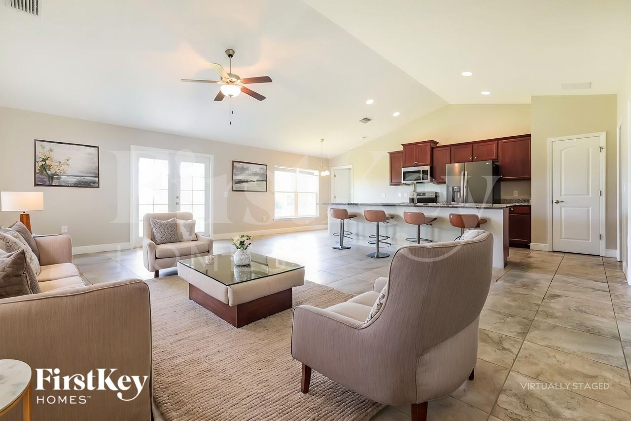 282 Franca St - Photo 3 of 18